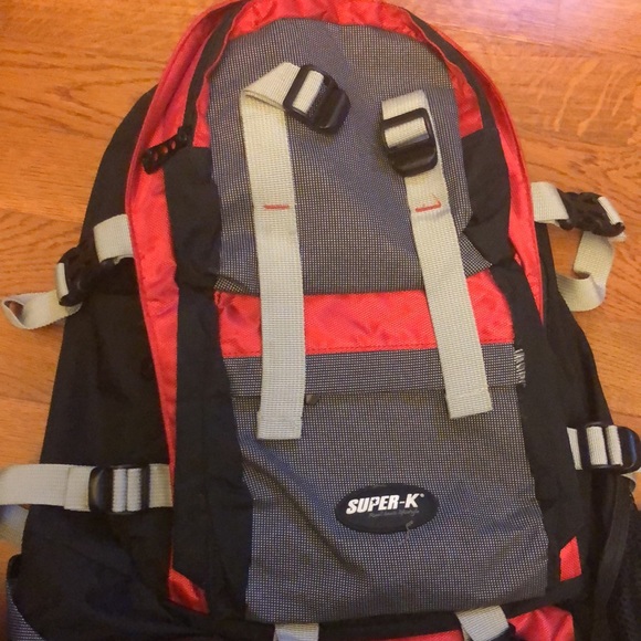 Mid size backpack for hiking camping travelling - Picture 3 of 10